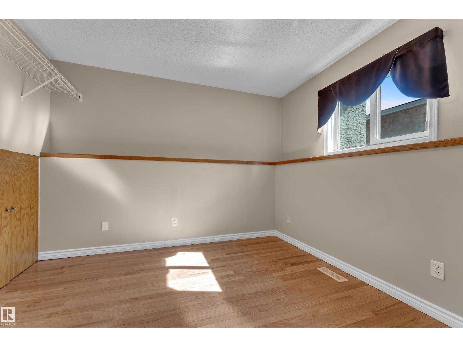 9722 157 ST NW - 28
