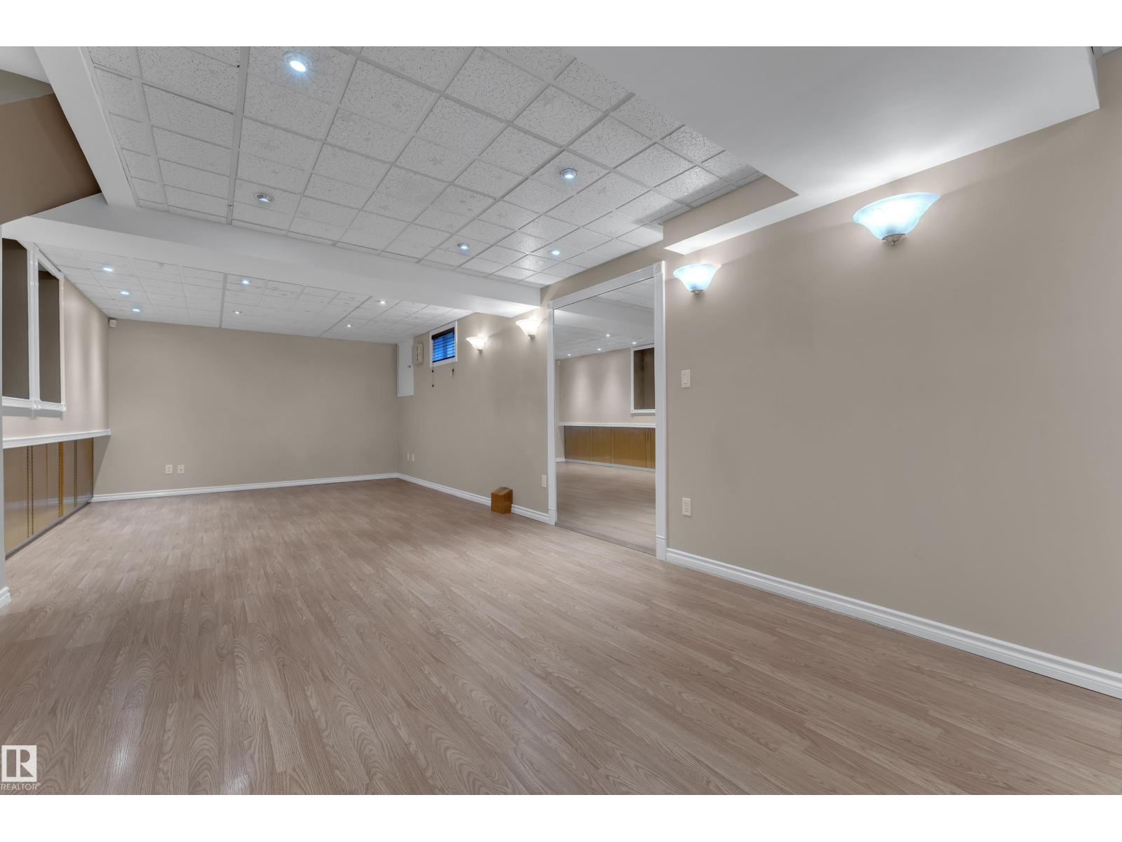 9722 157 ST NW - 31