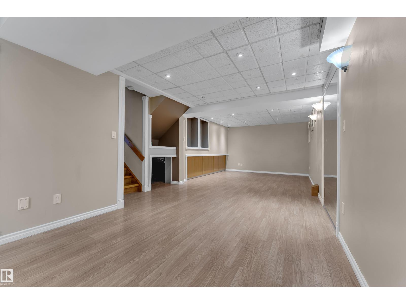 9722 157 ST NW - 32