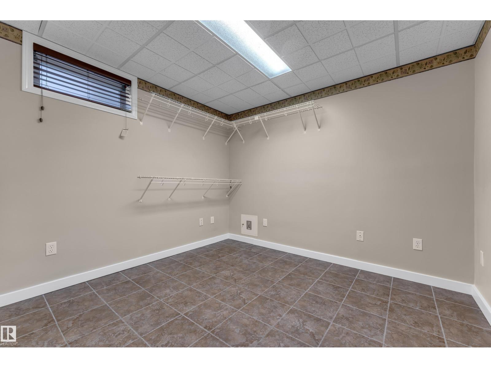 9722 157 ST NW - 35