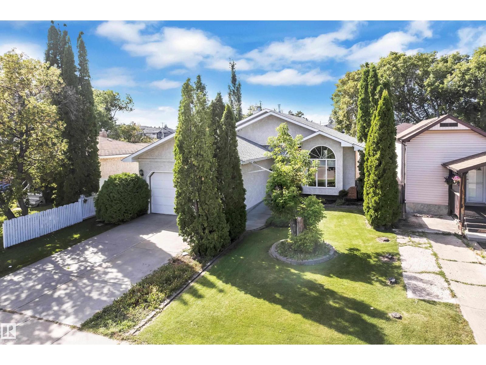 9722 157 ST NW - 4