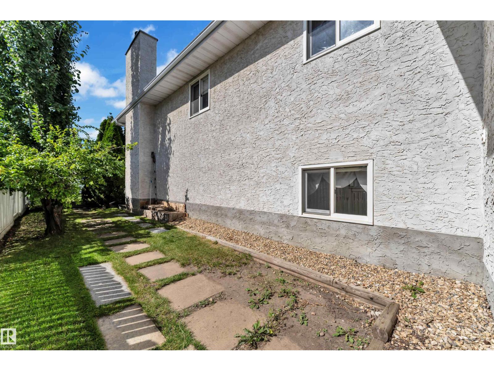 9722 157 ST NW - 43