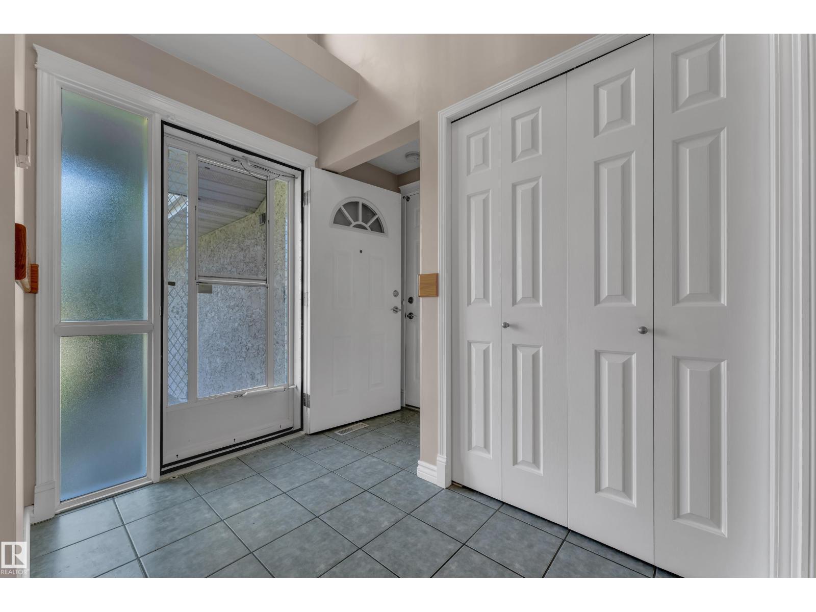 9722 157 ST NW - 9
