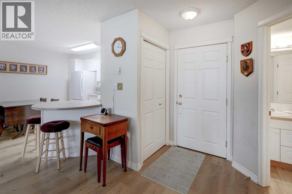101, 6800 Hunterview Drive NW, Calgary — photo 4