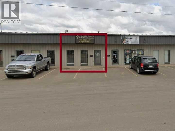 5, 1355 Brier Park Crescent NW, Medicine Hat — photo 1