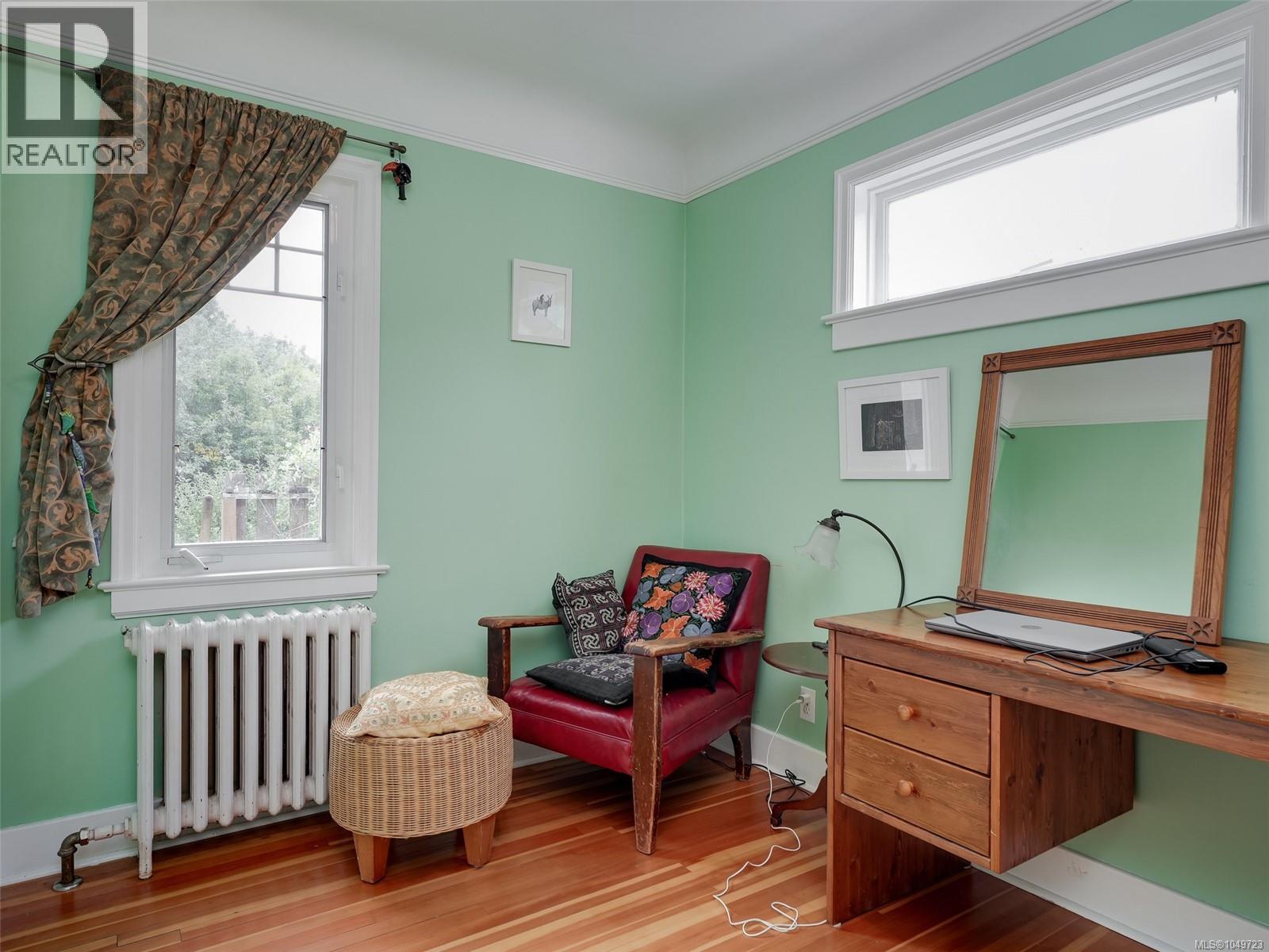 1637 McRae Ave, Saanich