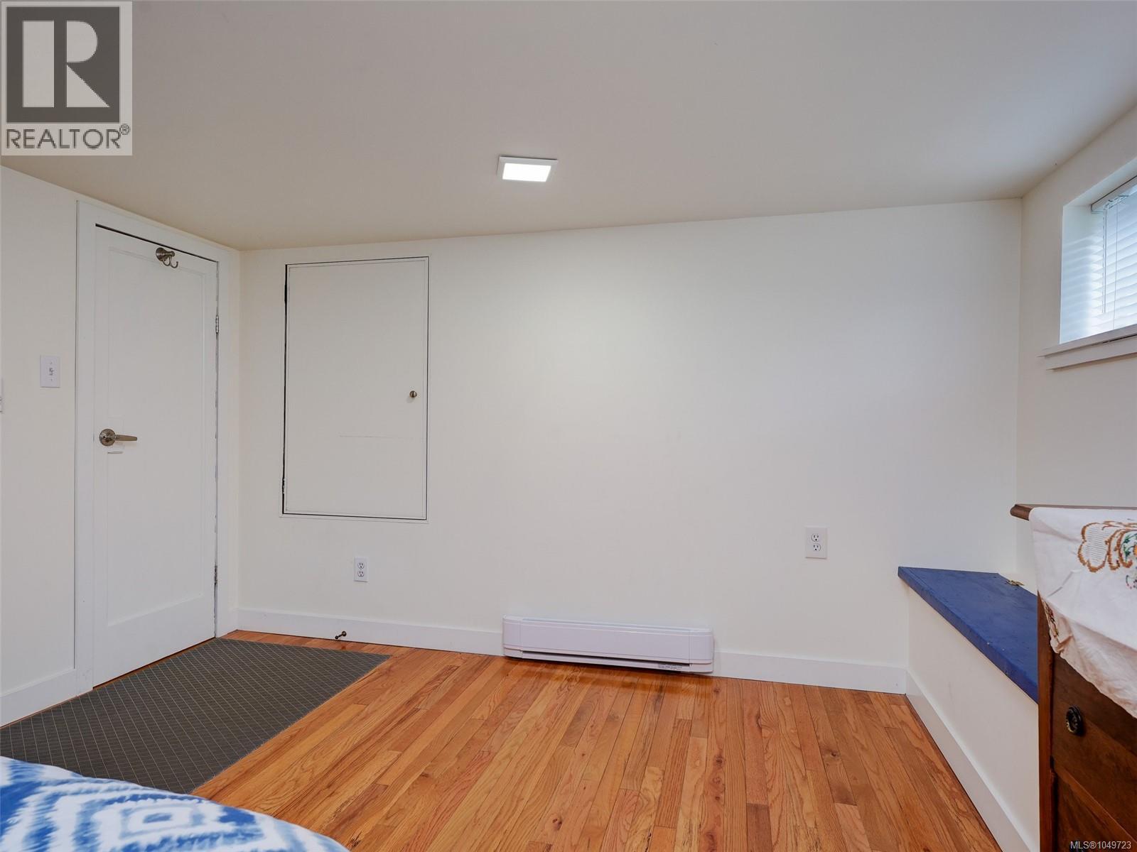 1637 McRae Ave, Saanich
