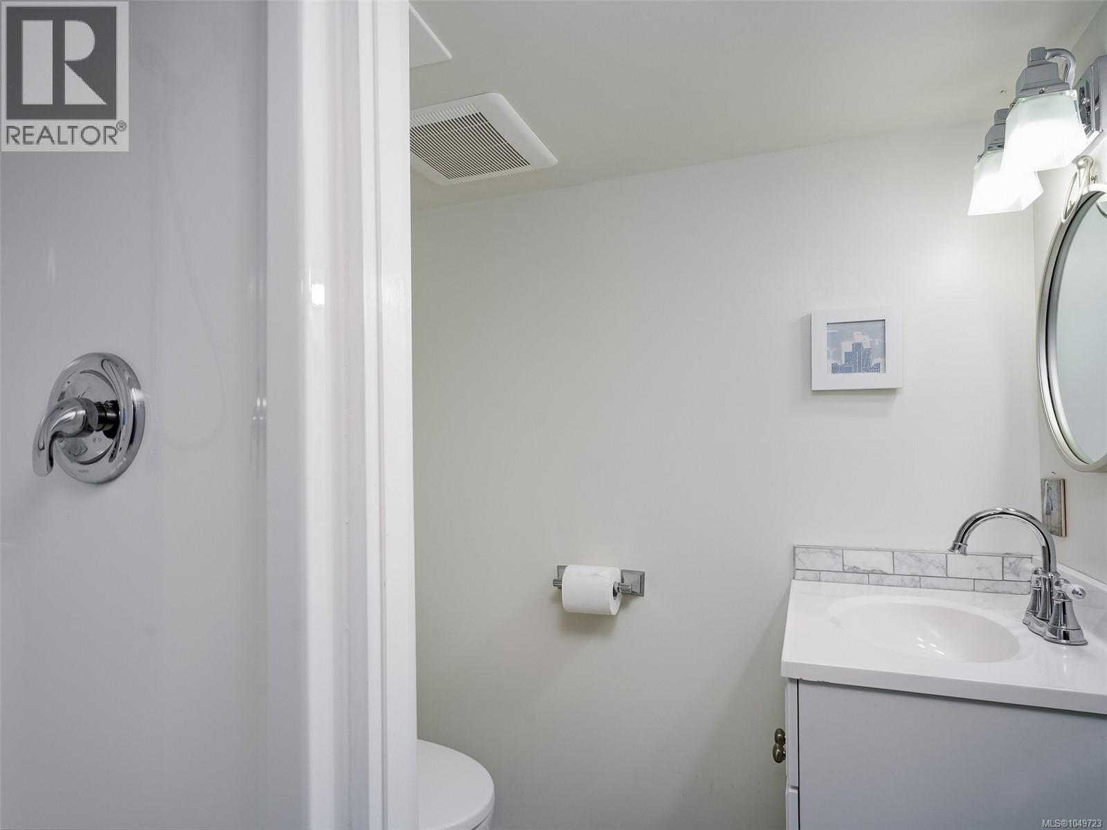 1637 McRae Ave, Saanich