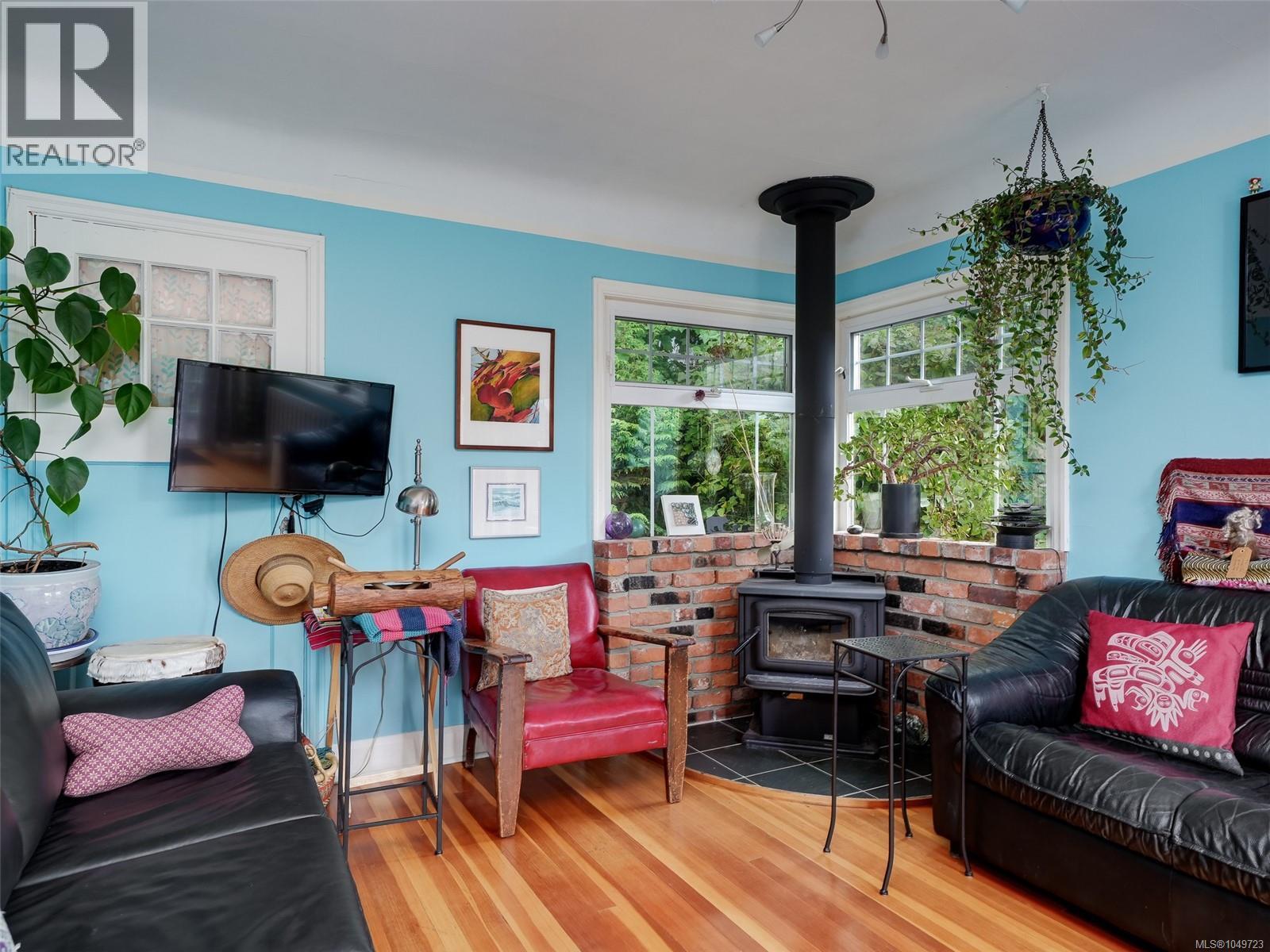 1637 McRae Ave, Saanich