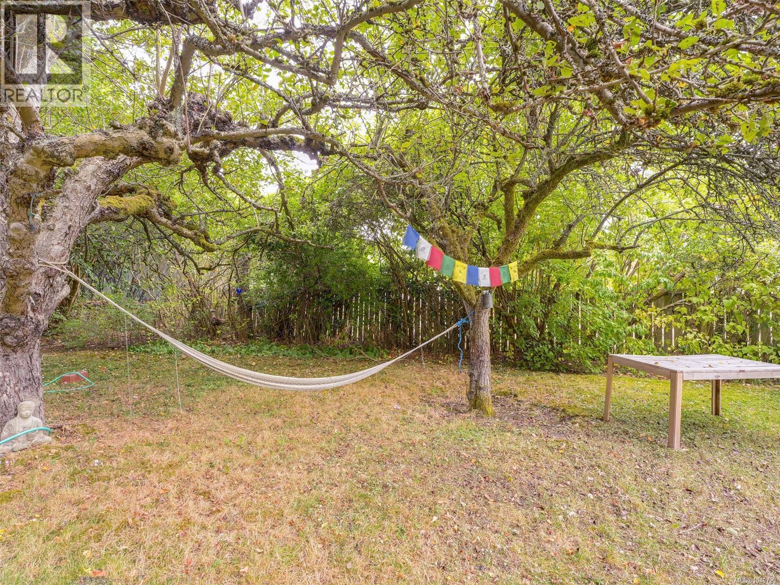 1637 McRae Ave - 24