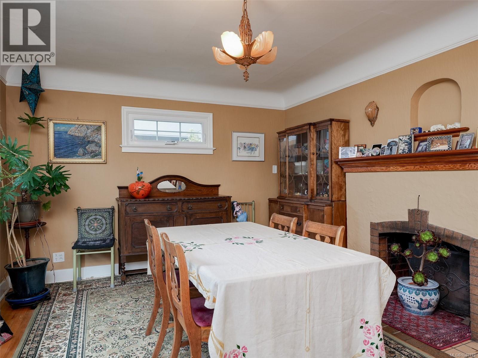 1637 McRae Ave, Saanich