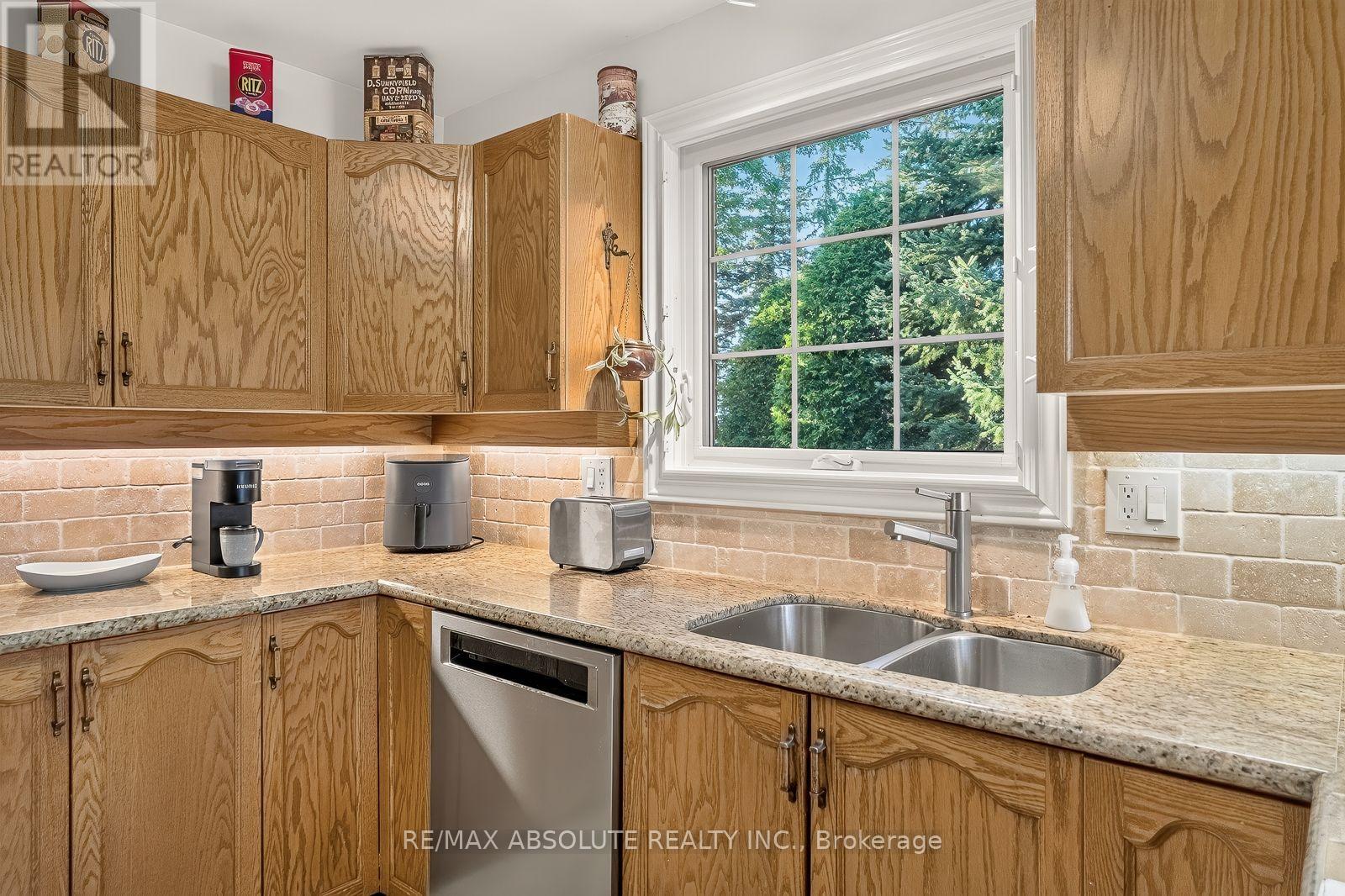 12 OYSTER BAY COURT photo 17