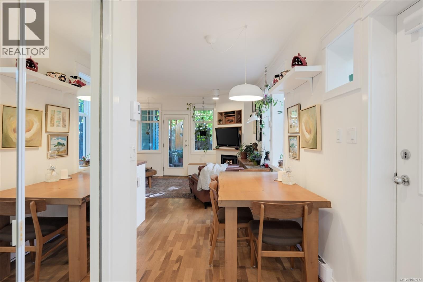 1 2116 Richmond Rd, Victoria