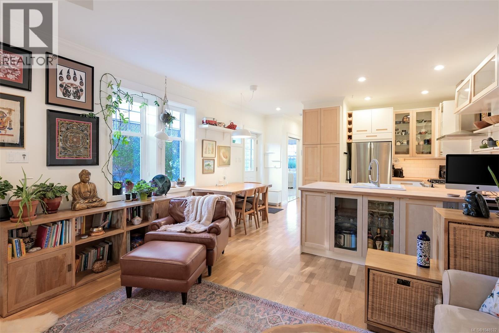 1 2116 Richmond Rd, Victoria