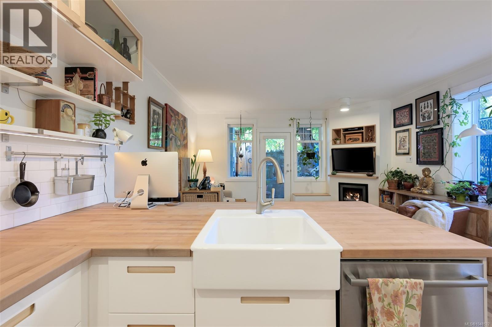 1 2116 Richmond Rd, Victoria
