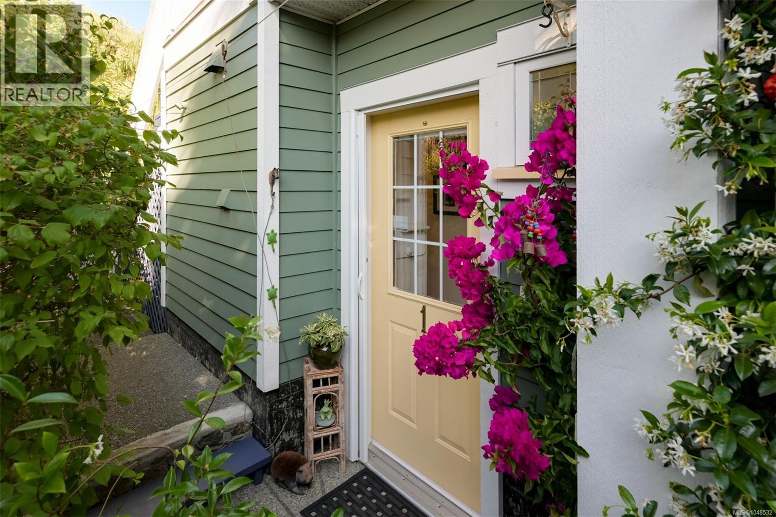 1 2116 Richmond Rd, Victoria
