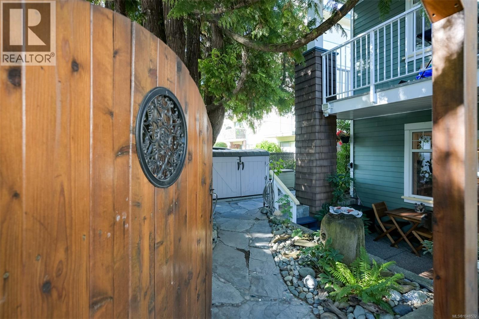 1 2116 Richmond Rd, Victoria