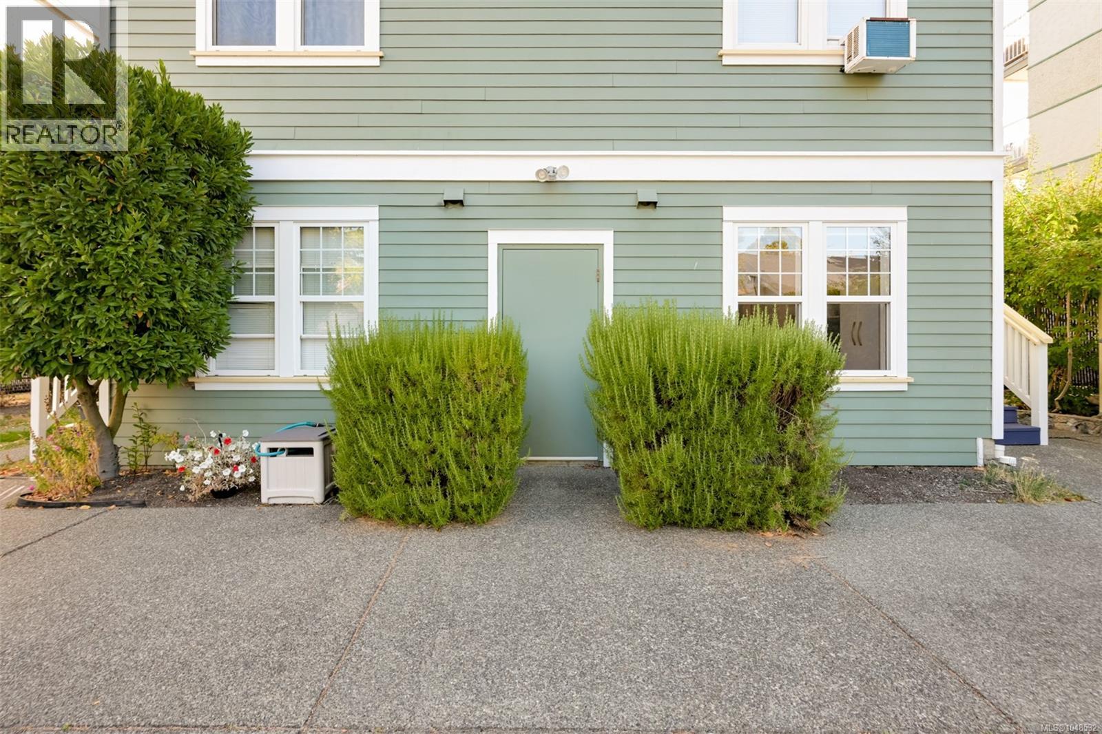 1 2116 Richmond Rd, Victoria