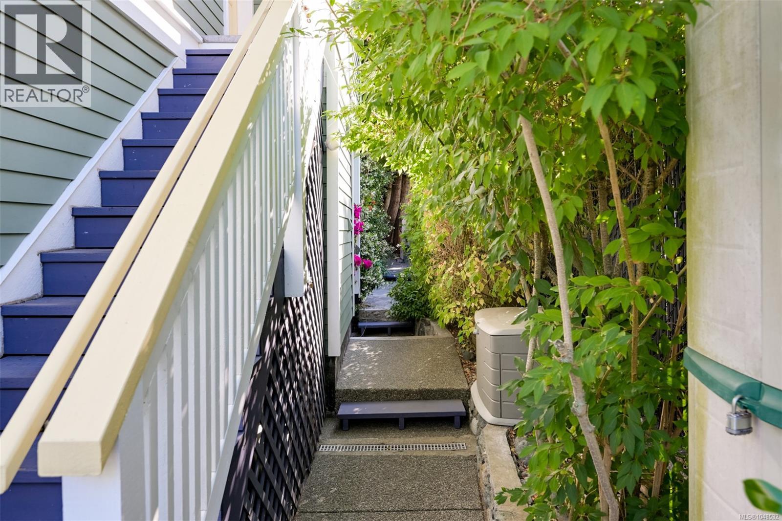 1 2116 Richmond Rd, Victoria