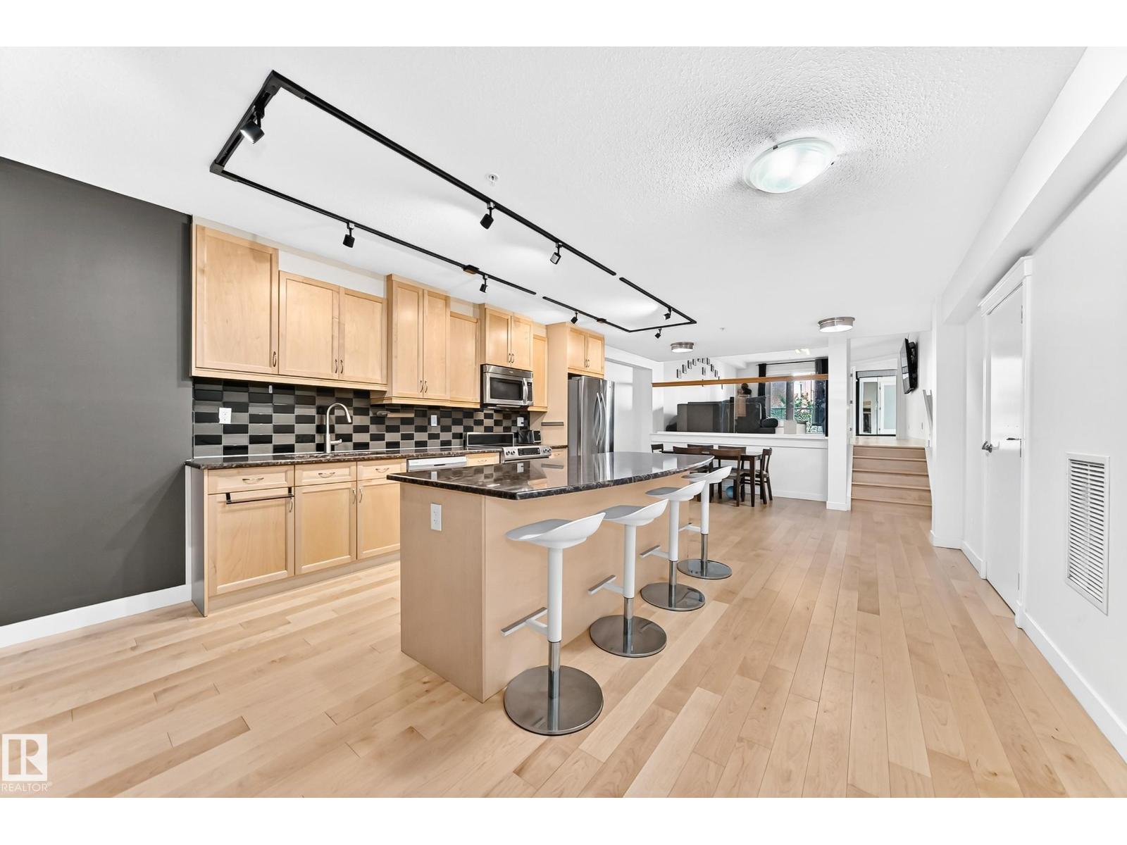 #303 10154 103 ST NW - 4