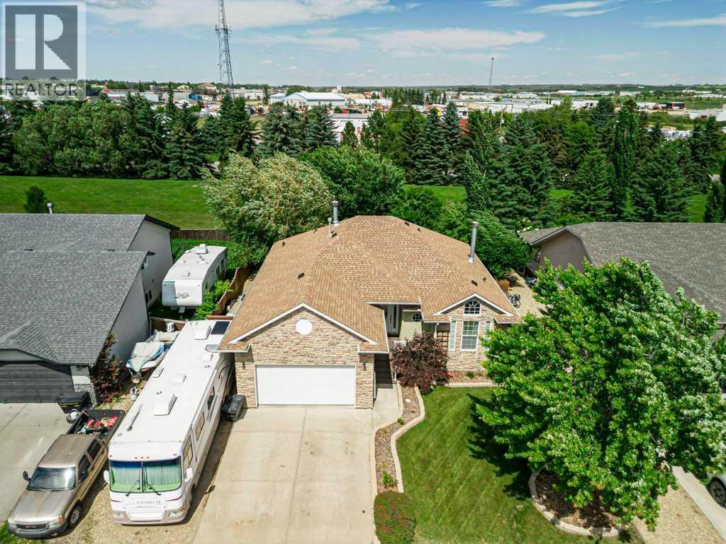 Listing photo – 12 Iron Wolf Ridge, Lacombe