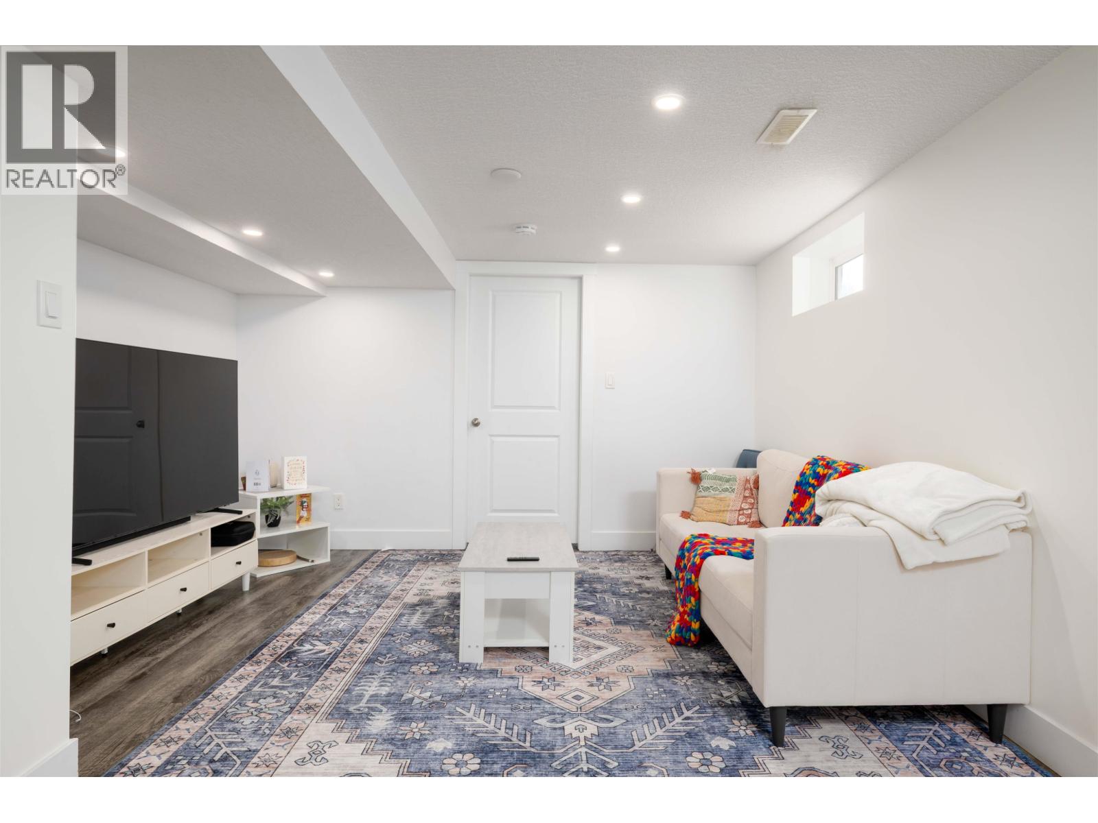 2144 REDWOOD STREET - 4