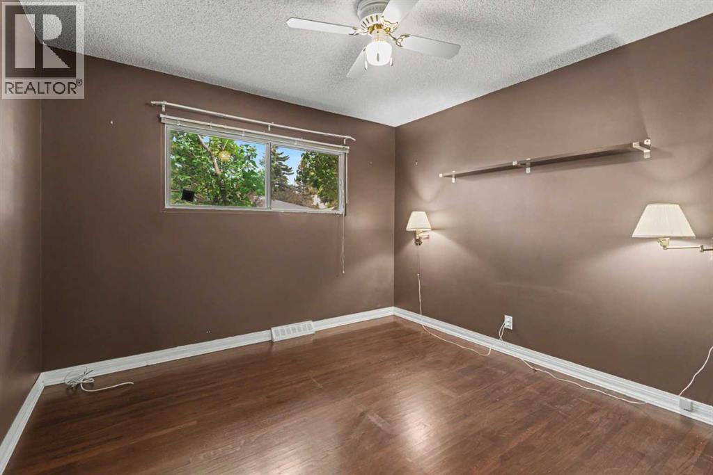 23 Arbour Crescent SE - 15