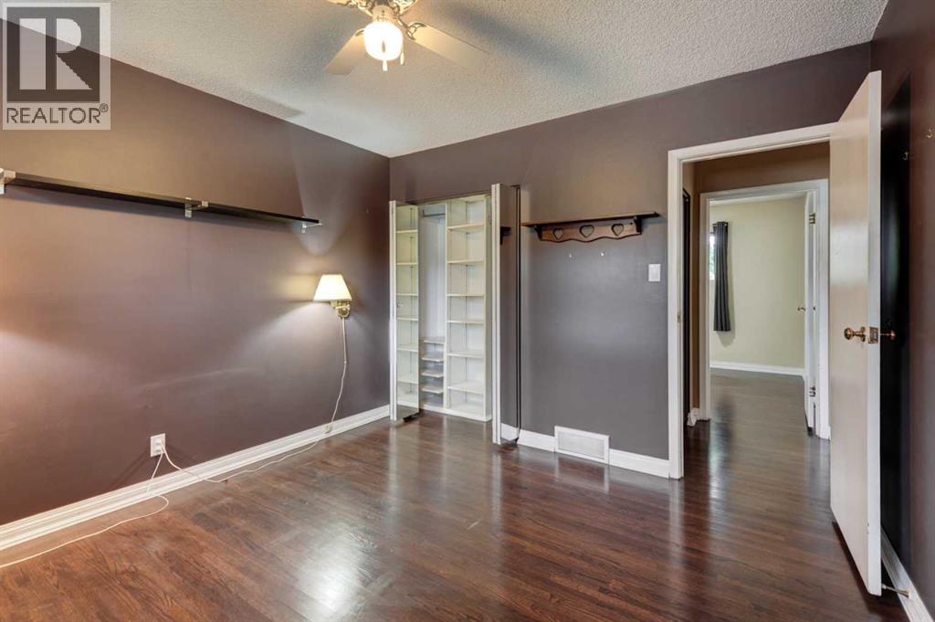 23 Arbour Crescent SE - 16