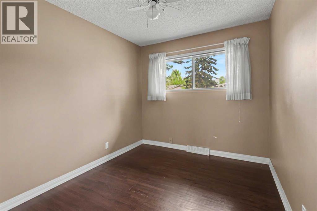 23 Arbour Crescent SE - 19