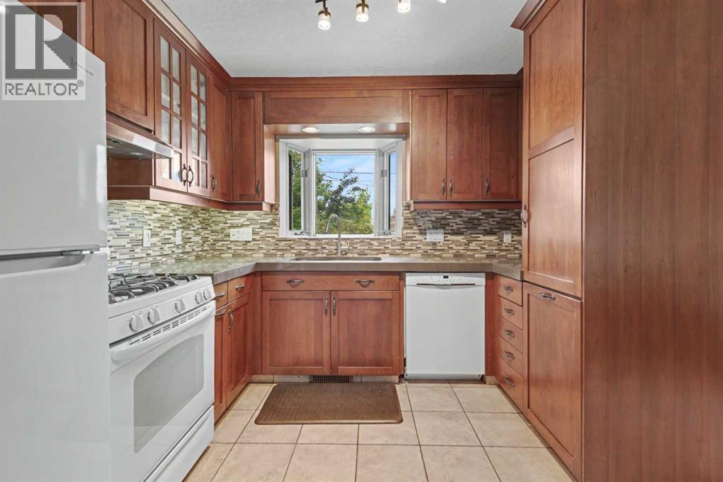 23 Arbour Crescent SE - 2