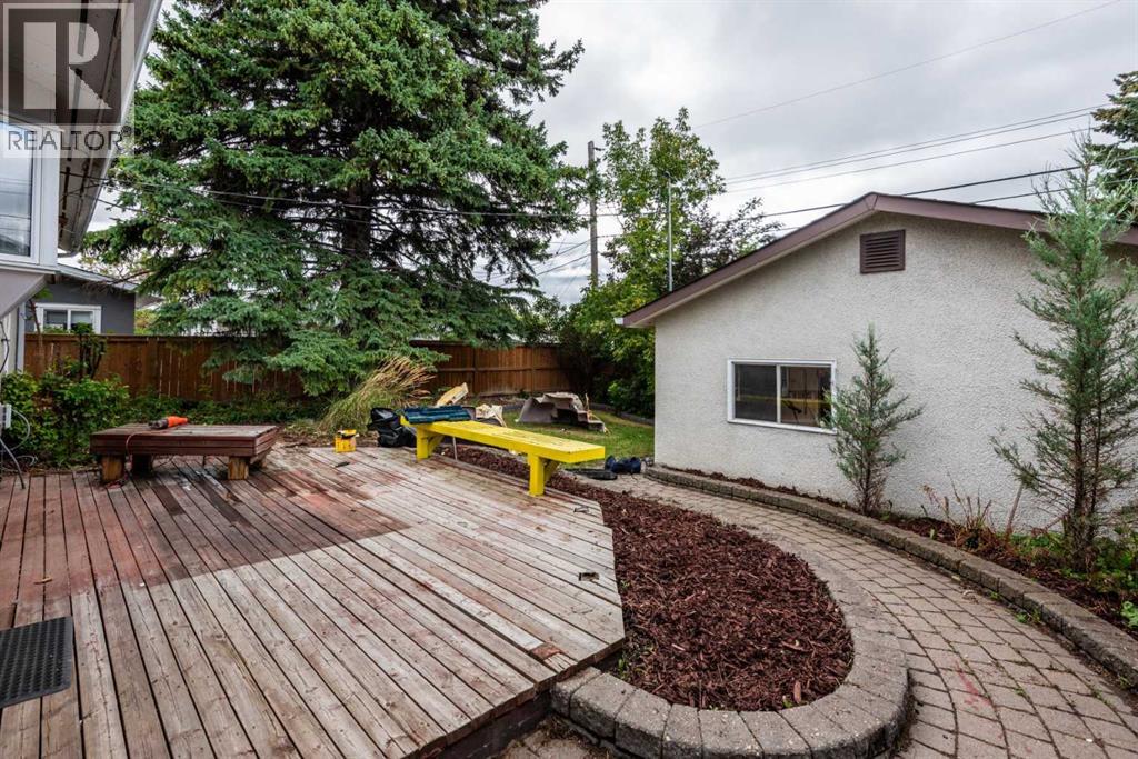 23 Arbour Crescent SE - 29