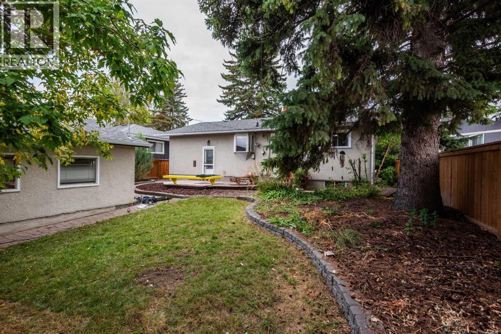 23 Arbour Crescent SE - 31