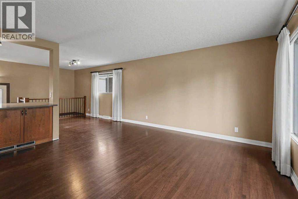 23 Arbour Crescent SE - 6