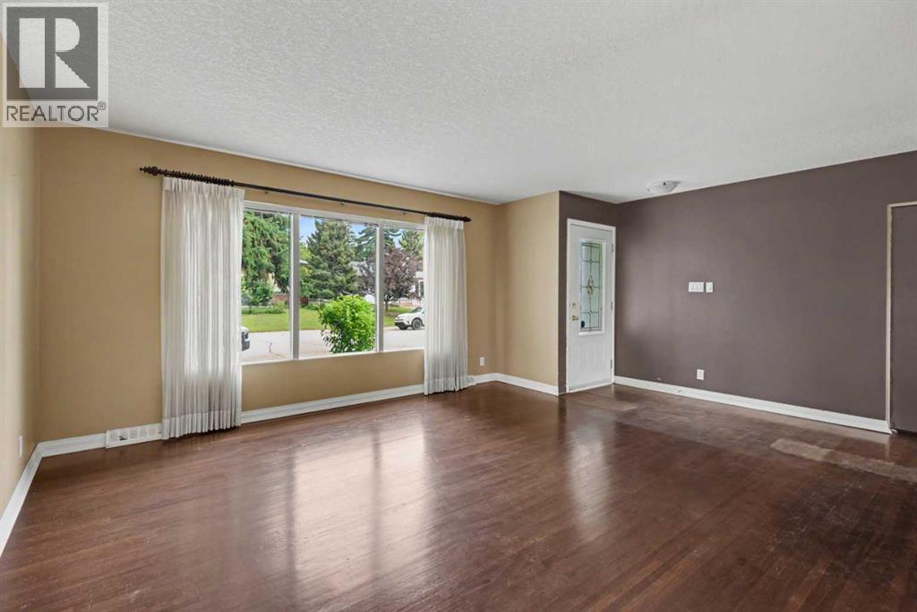 23 Arbour Crescent SE - 7
