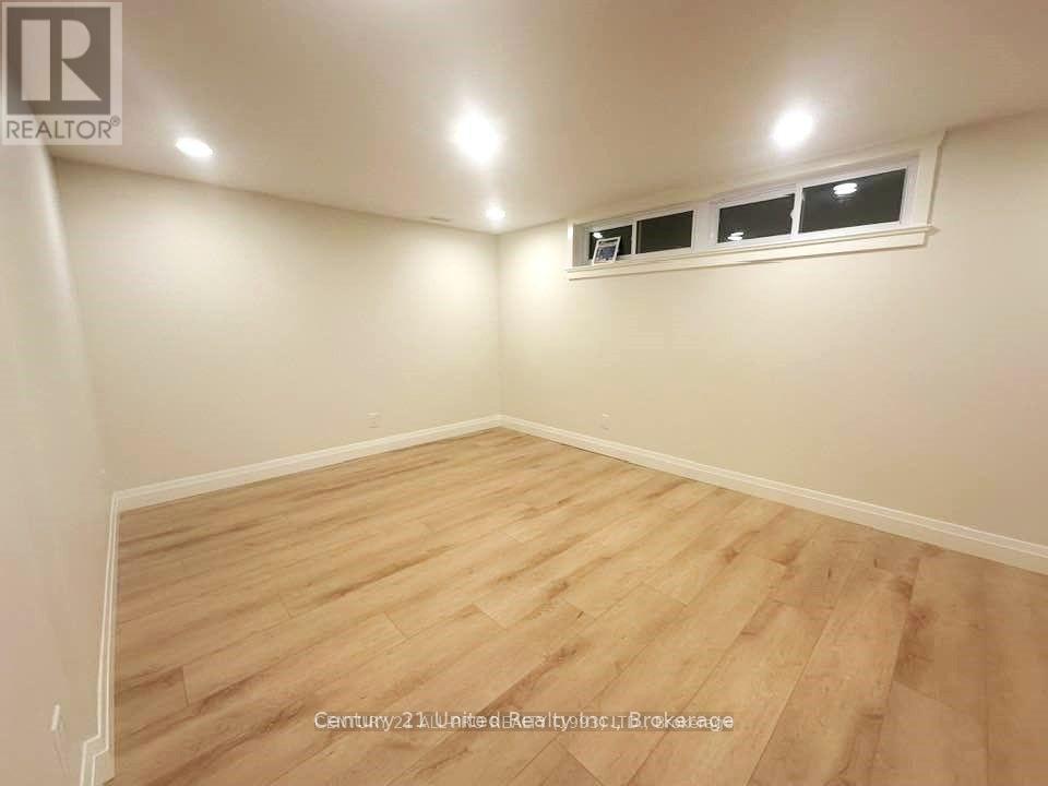 44 HAMILTON AVENUE - 35