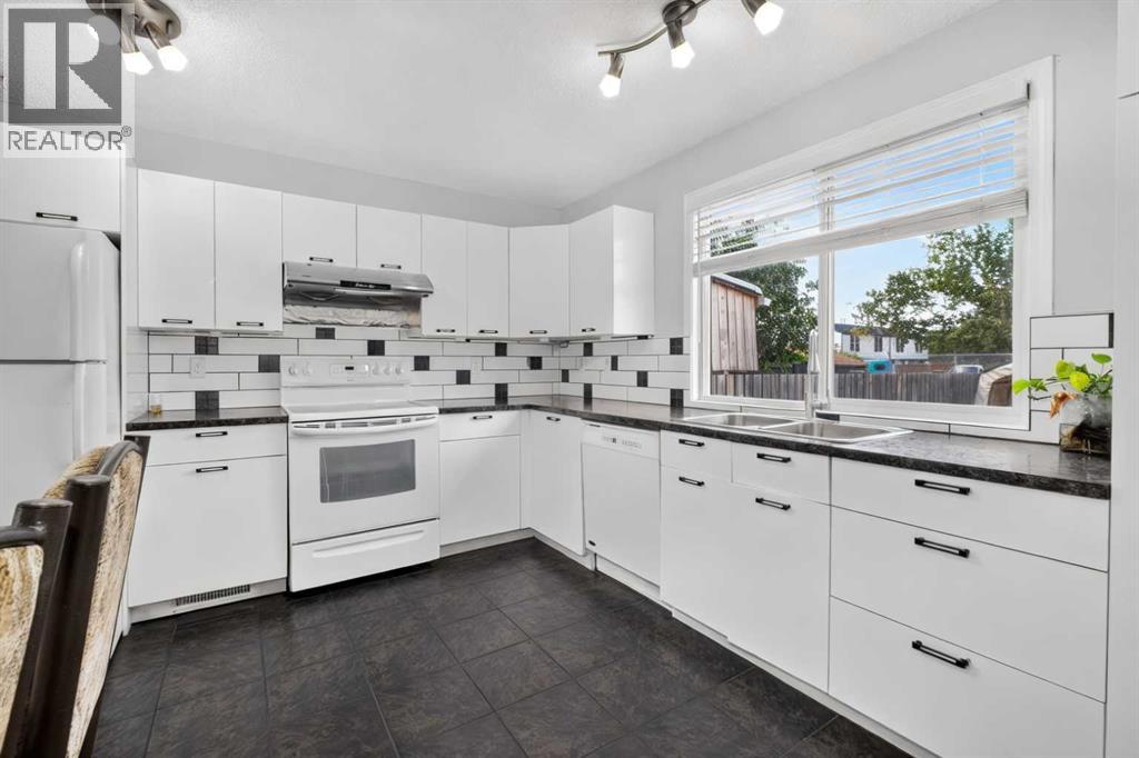 207 Penworth Drive SE - 14