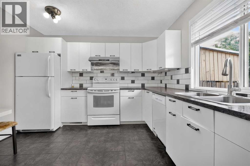 207 Penworth Drive SE - 12