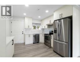 4pc Bathroom - 3504 33 Street Se, Calgary, AB T2B2C2 Photo 8