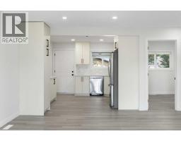 Kitchen - 3504 33 Street Se, Calgary, AB T2B2C2 Photo 6