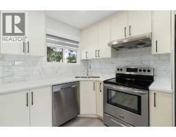 Kitchen - 3504 33 Street Se, Calgary, AB T2B2C2 Photo 11