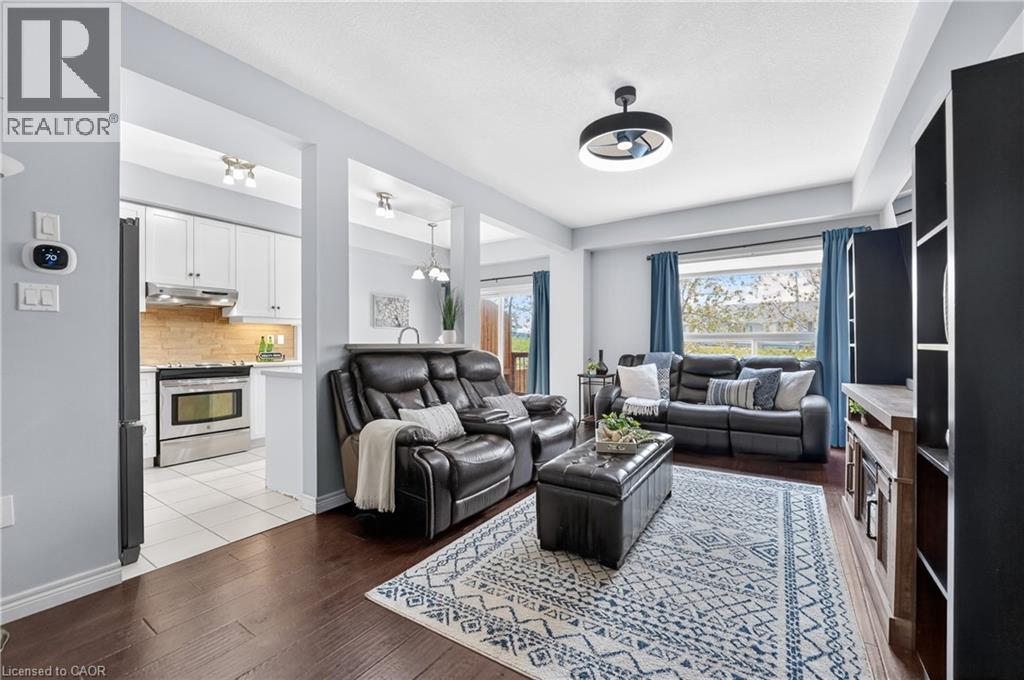 #11 8 LAKELAWN Road - Image 3