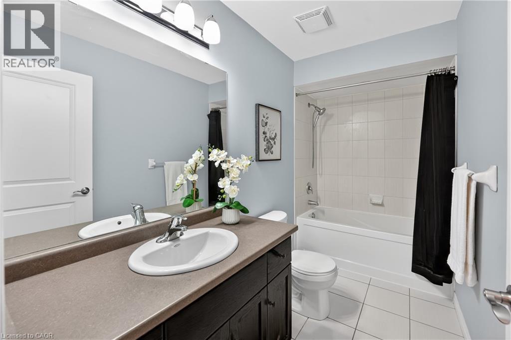 #11 8 LAKELAWN Road - Image 18