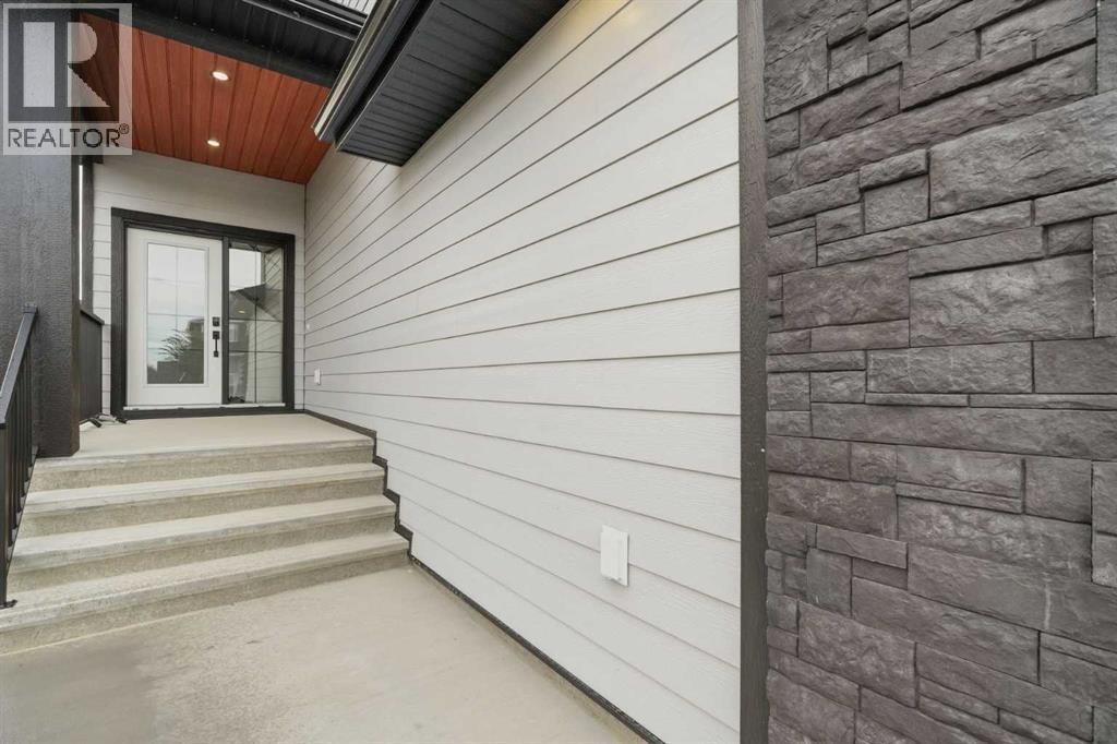 4566 40 Avenue S - 5