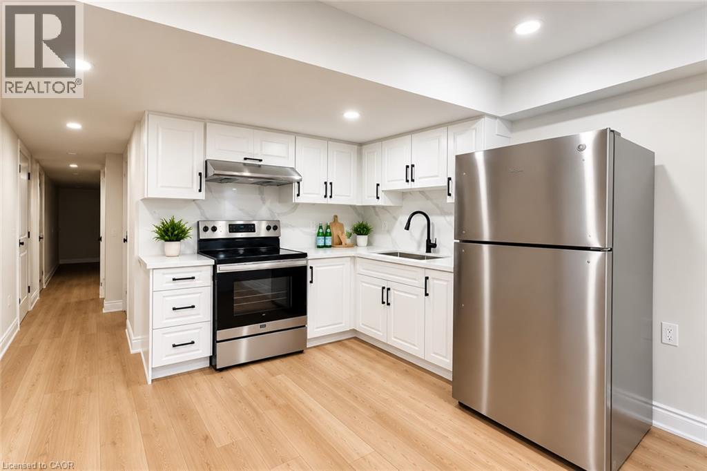 19 POINTER Street Unit# Bsmt#1 — photo 3