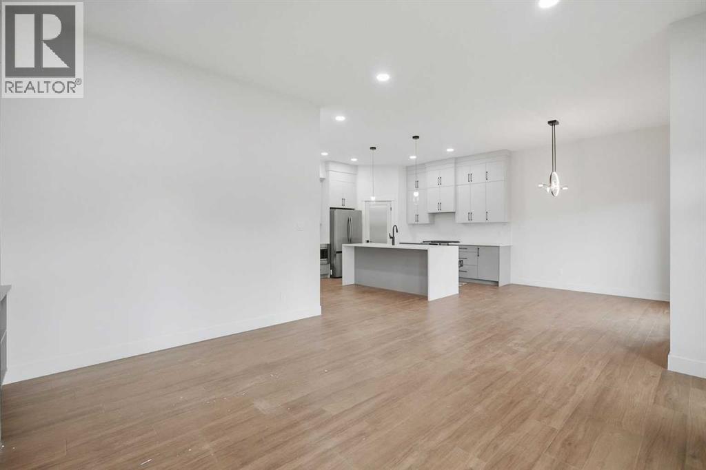 4566 40 Avenue S - 10