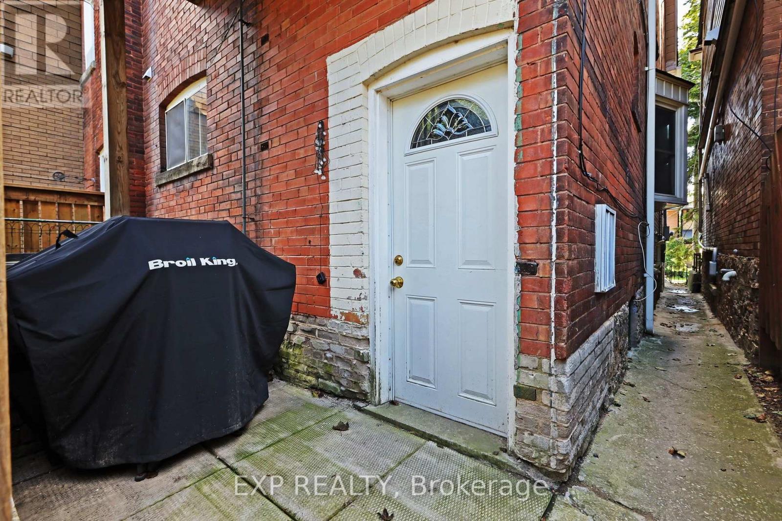 60 PARKDALE ROAD - 35