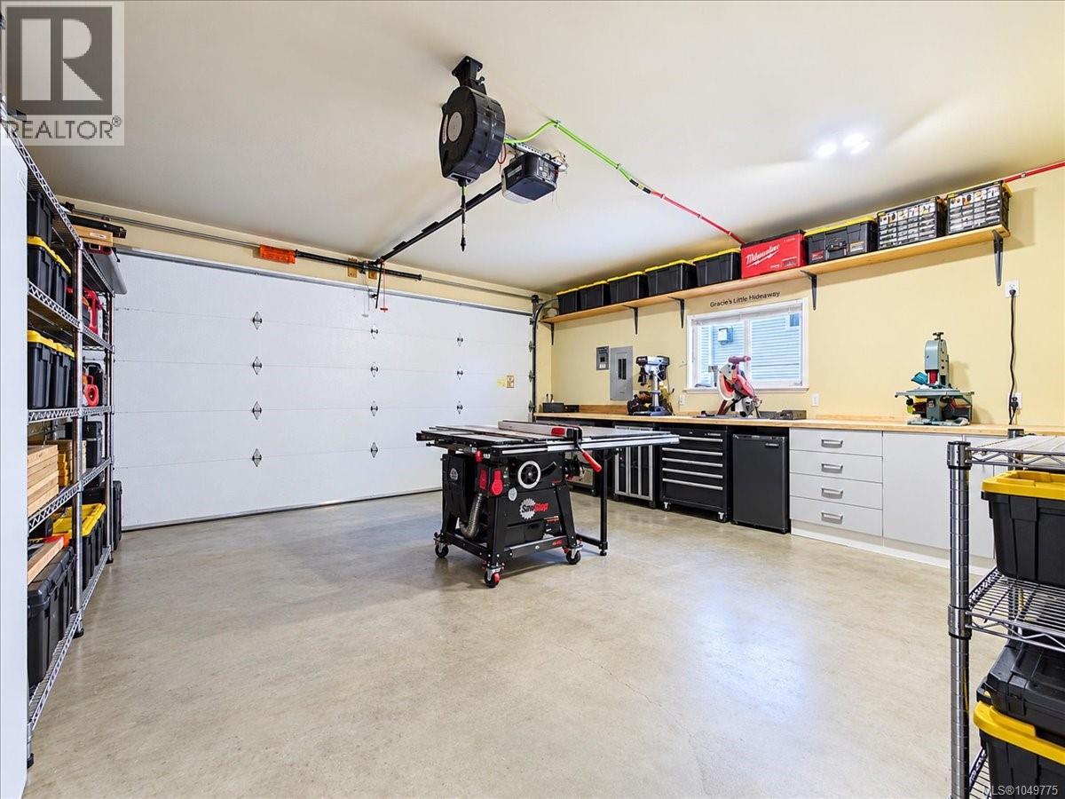 6851 Banner Rd, Sooke