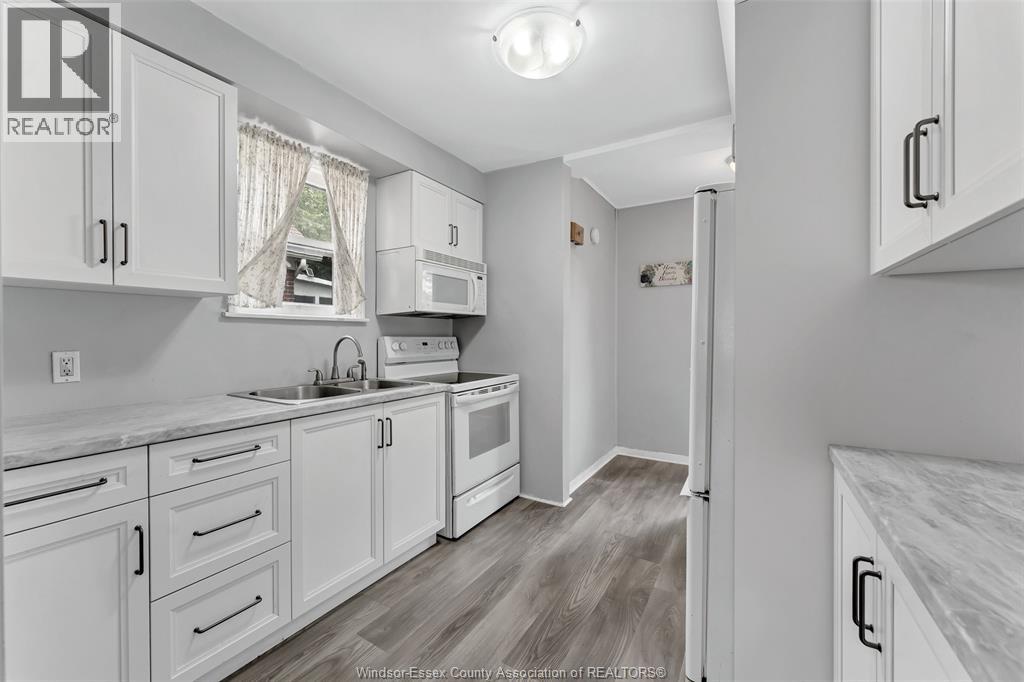 2322 BYNG ROAD - 12