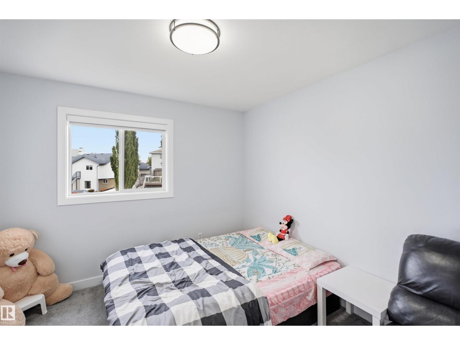 2122 37 AV NW - 26