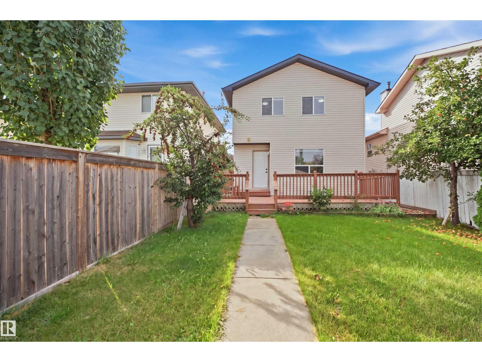 2122 37 AV NW - 34